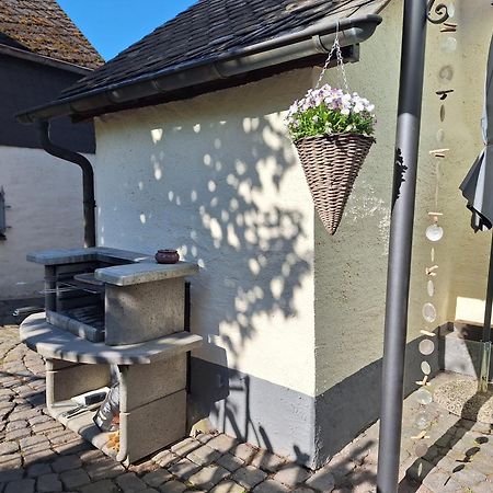Appartamento Moselperle- Urlaub Im Historischen Fachwerkhaeuschen Bullay Esterno foto