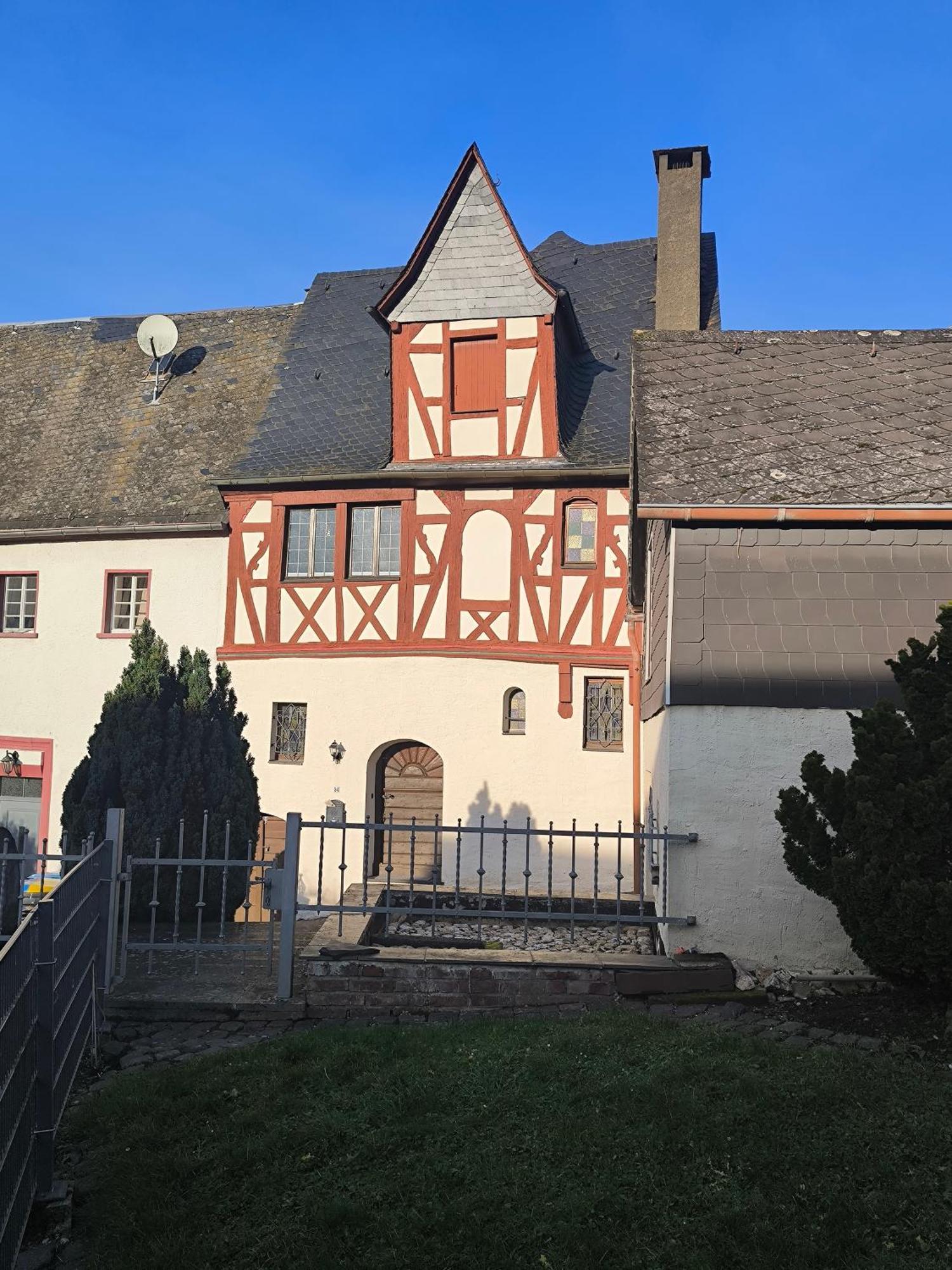 Appartamento Moselperle- Urlaub Im Historischen Fachwerkhaeuschen Bullay Esterno foto